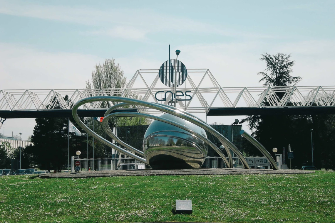 Spotkanie rządu i ufologów w Paryżu w grudniu 2022- o czym rozmawiali? 